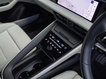 Porsche Macan Electric Estate 