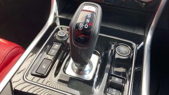 Jaguar XE R-Dynamic SE Black