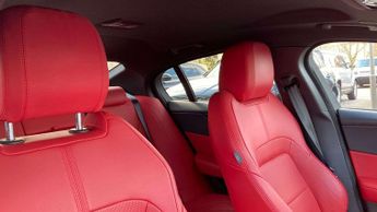 Jaguar XE R-Dynamic SE Black