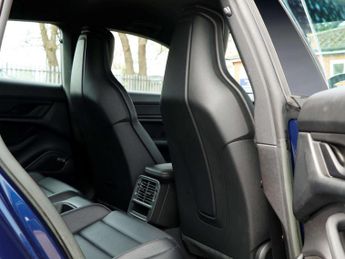 Porsche Taycan Cross Turismo 