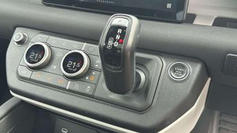 Land Rover Defender X-Dynamic SE