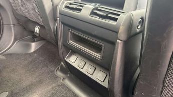 Land Rover Defender X-Dynamic SE