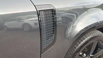 Land Rover Defender X-Dynamic SE
