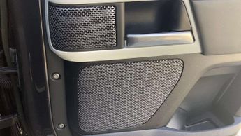 Land Rover Defender X-Dynamic HSE