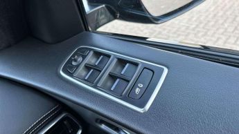 Jaguar F-PACE Chequered Flag