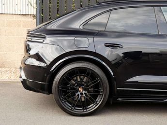 Porsche Macan Electric 