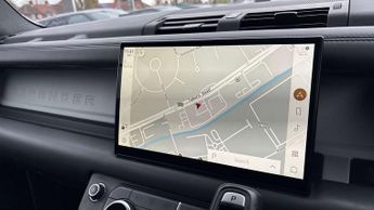 Land Rover Defender X-Dynamic HSE