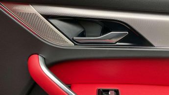 Jaguar F-PACE R-Dynamic SE Black