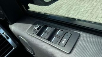 Land Rover Discovery R-Dynamic HSE