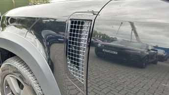 Land Rover Defender X-Dynamic SE