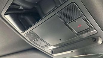 Land Rover Defender X-Dynamic SE