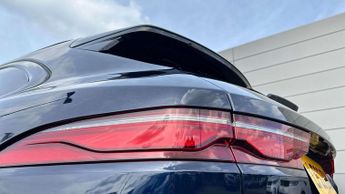 Jaguar F-PACE R-Dynamic Black