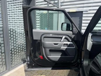 Land Rover Defender X-Dynamic HSE