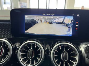 Mercedes-Benz EQB AMG Line Executive