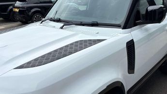 Land Rover Defender X-Dynamic SE