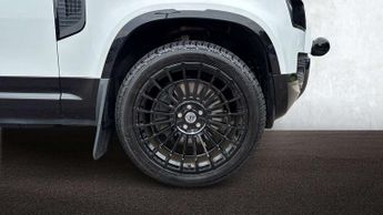 Land Rover Defender X-Dynamic SE