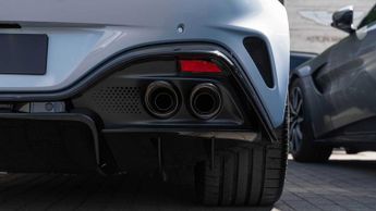 Aston Martin Vantage 