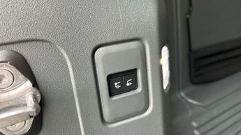 Land Rover Defender S