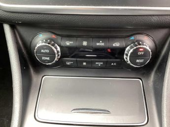 Mercedes-Benz GLA Sport