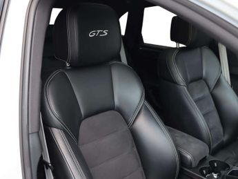 Porsche Macan Estate 