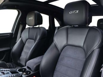 Porsche Macan Estate 