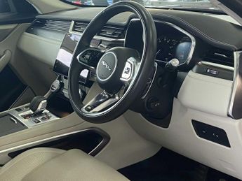 Jaguar F-PACE R-Dynamic Black