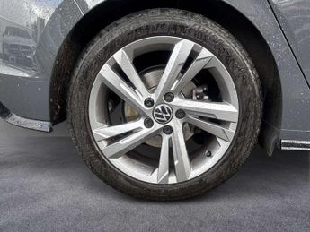 Volkswagen Golf R-Line