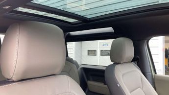 Land Rover Defender X-Dynamic SE