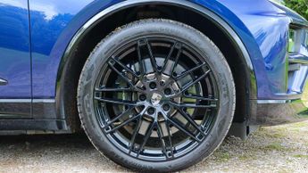 Porsche Macan Electric 