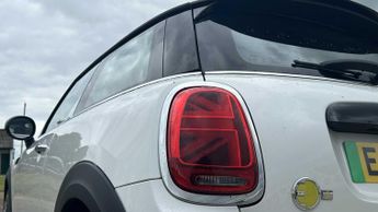 MINI Hatchback Cooper S Level 2