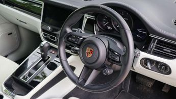 Porsche Macan Estate 