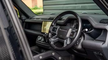 Land Rover Defender X-Dynamic HSE