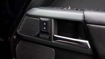 Land Rover Defender X-Dynamic HSE