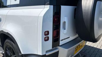 Land Rover Defender S