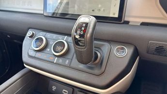 Land Rover Defender X-Dynamic SE