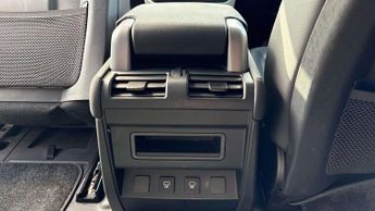 Land Rover Defender X-Dynamic SE