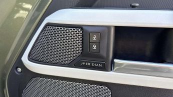 Land Rover Defender X-Dynamic SE