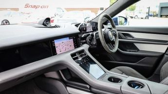 Porsche Taycan 