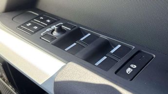 Land Rover Defender SE