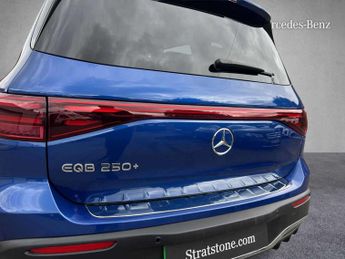 Mercedes-Benz EQB AMG Line Premium