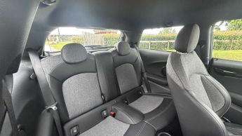 MINI Hatchback Cooper S Level 2