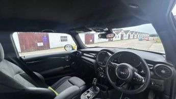 MINI Hatchback Cooper S Level 2