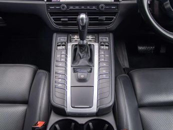 Porsche Macan Estate 