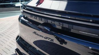 Porsche Macan Electric 