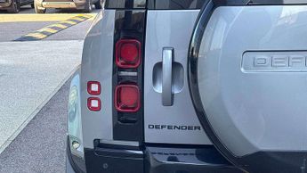 Land Rover Defender X-Dynamic SE