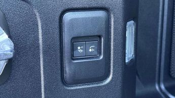 Land Rover Defender X-Dynamic SE