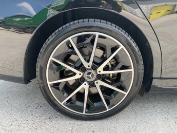 Mercedes-Benz Cla AMG Line Premium Edition
