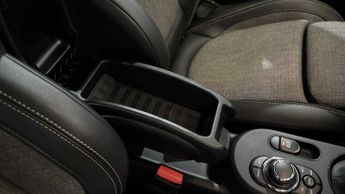 MINI Hatchback Cooper S Level 2