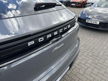 Porsche Macan Electric 
