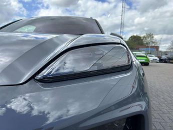 Porsche Macan Electric 